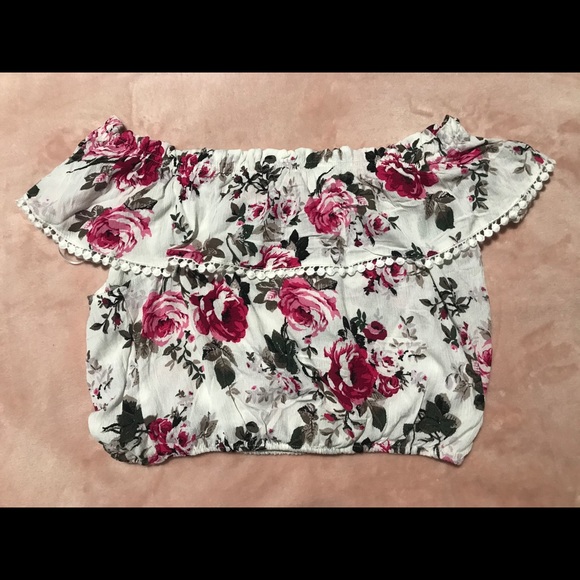 Off shoulder blouse 🌸 - Picture 2 of 10